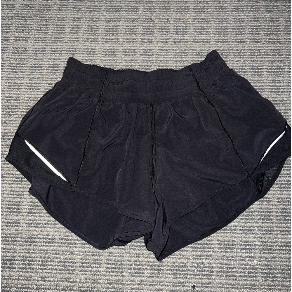 Lululemon Hotty Hot 2.5” LR Black Shorts